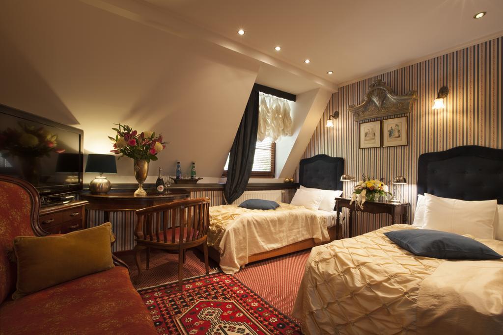 Dwor Giemzow Hotel - Autostrada A1 Lodz  Ngoại thất bức ảnh